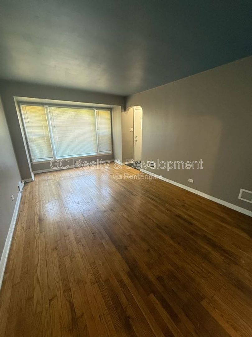 *** 2 BDRM / DETACHED GARAGE / UPDATED KITCHEN & BATH / FENCED YARD / PET FRIENDLY *** property image