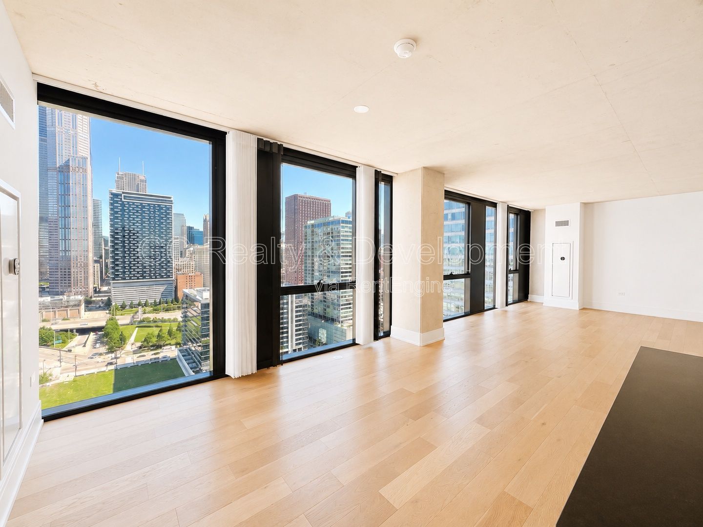 *** SOUTH LOOP / GARAGE PARKING / IN UNIT LAUNDRY / OUTDOOR POOL & ON SITE GYM / CENTRAL AC *** property image