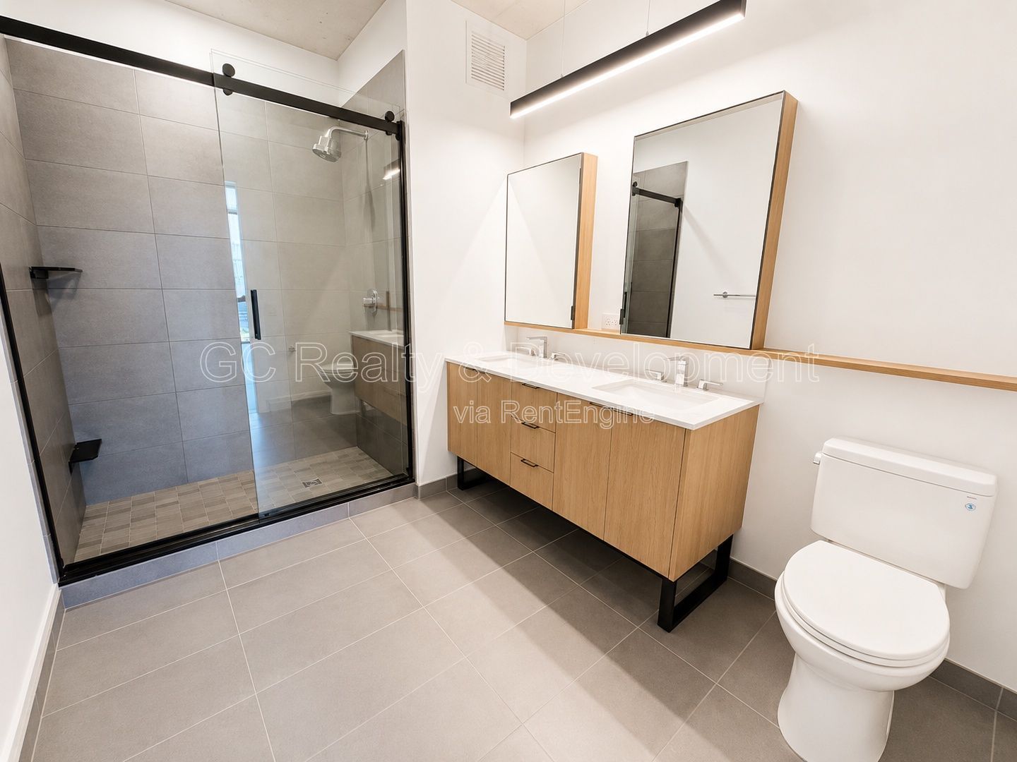*** SOUTH LOOP / GARAGE PARKING / IN UNIT LAUNDRY / OUTDOOR POOL & ON SITE GYM / CENTRAL AC *** property image