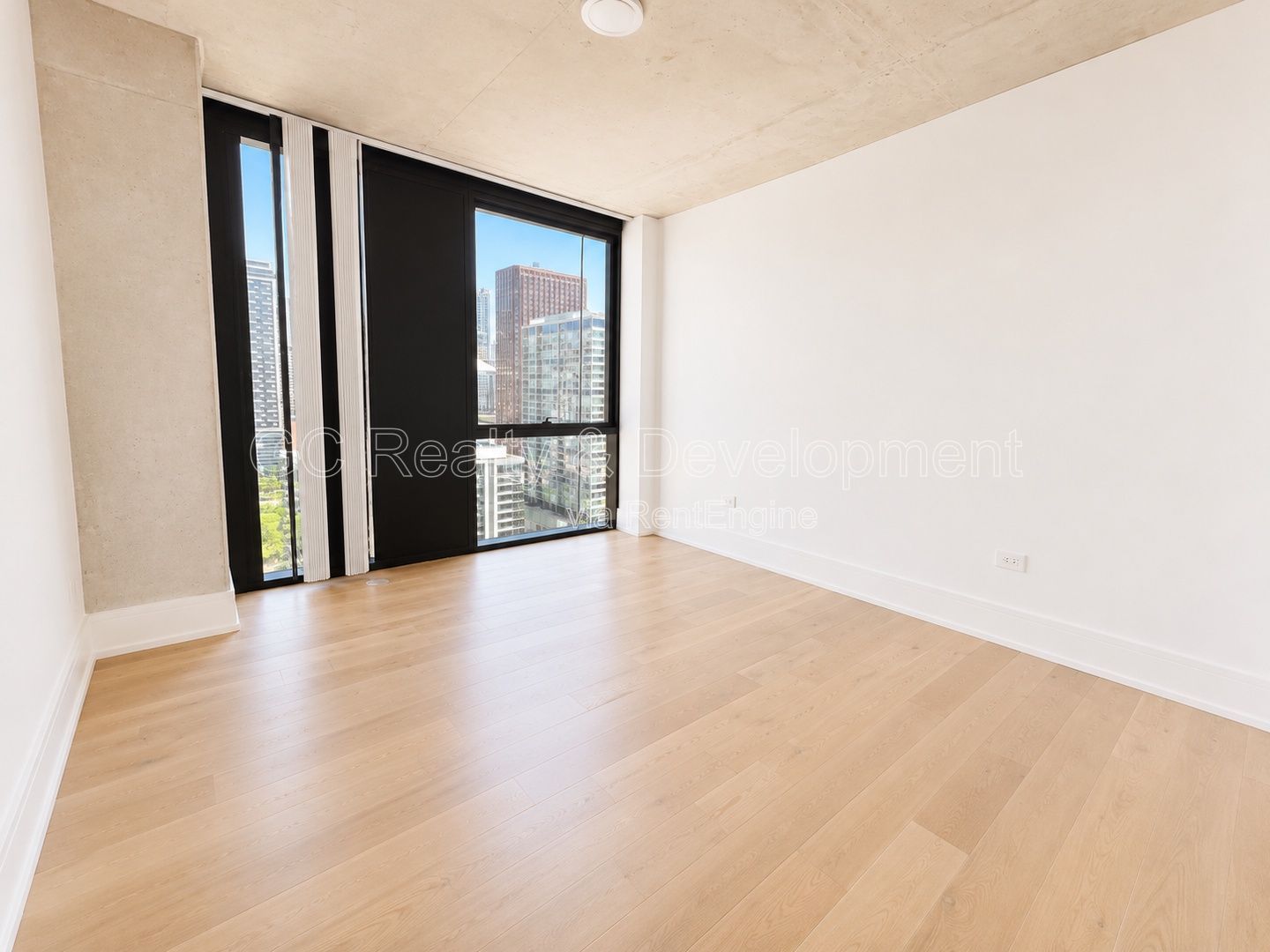 *** SOUTH LOOP / GARAGE PARKING / IN UNIT LAUNDRY / OUTDOOR POOL & ON SITE GYM / CENTRAL AC *** property image