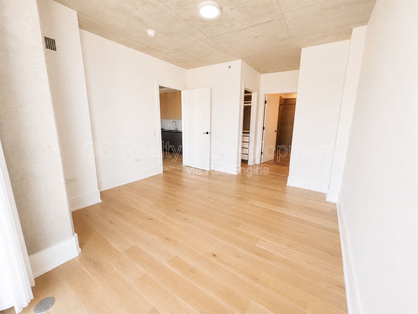 *** SOUTH LOOP / GARAGE PARKING / IN UNIT LAUNDRY / OUTDOOR POOL & ON SITE GYM / CENTRAL AC *** property image