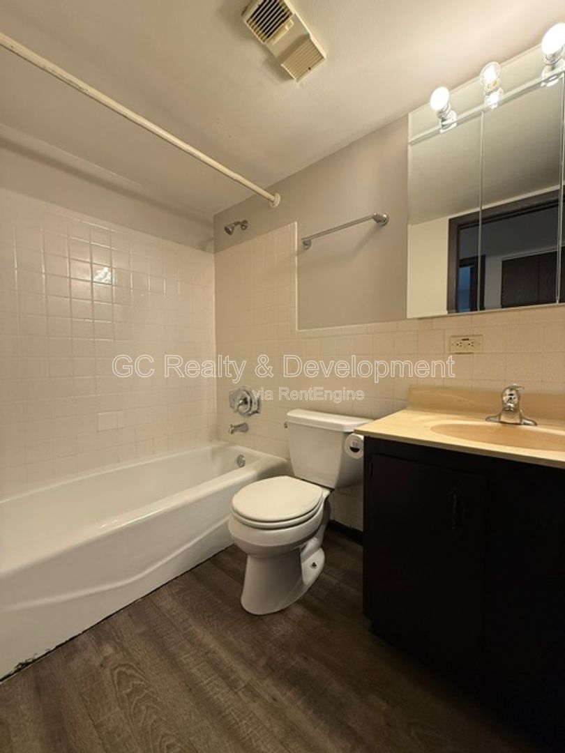 *** 2BR - 2BA / IN UNIT LAUNDRY / CENTRAL AIR / ONLY PAY ELECTRIC *** property image