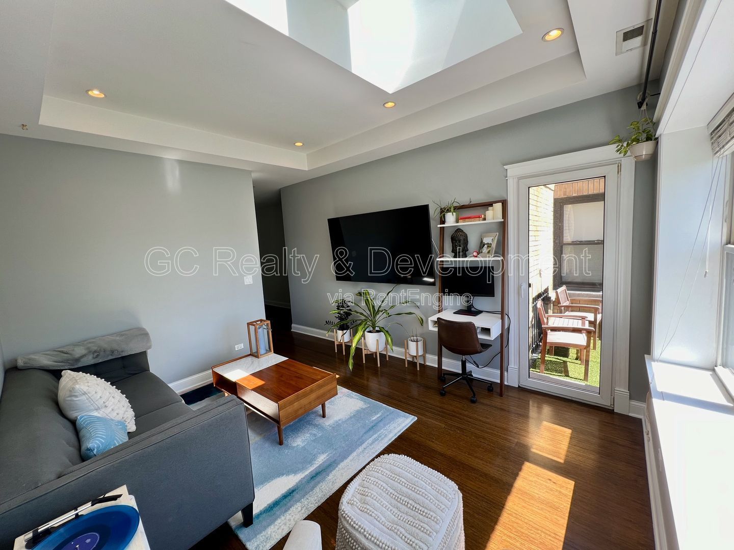 *** COMING SOON 7/15/26! / LOGAN SQUARE / JACUZZI TUB / IN UNIT LAUNDRY / RECENTLY REHABBED / STORAGE UNIT *** property image
