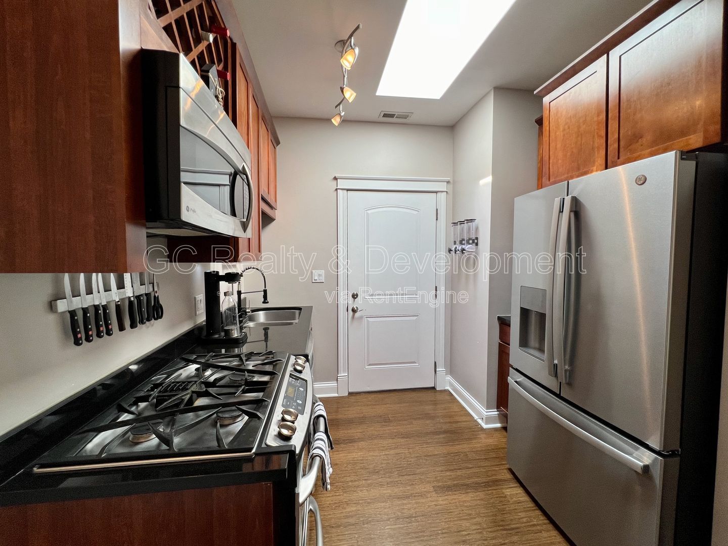 *** COMING SOON 7/15/26! / LOGAN SQUARE / JACUZZI TUB / IN UNIT LAUNDRY / RECENTLY REHABBED / STORAGE UNIT *** property image