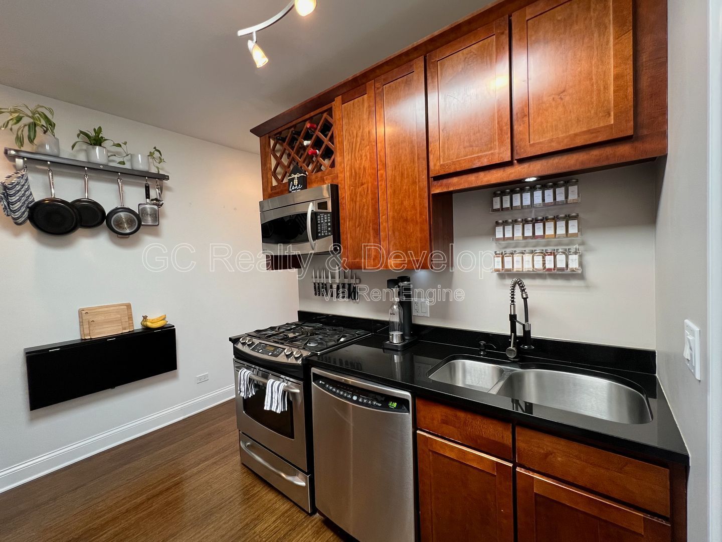 *** COMING SOON 7/15/26! / LOGAN SQUARE / JACUZZI TUB / IN UNIT LAUNDRY / RECENTLY REHABBED / STORAGE UNIT *** property image