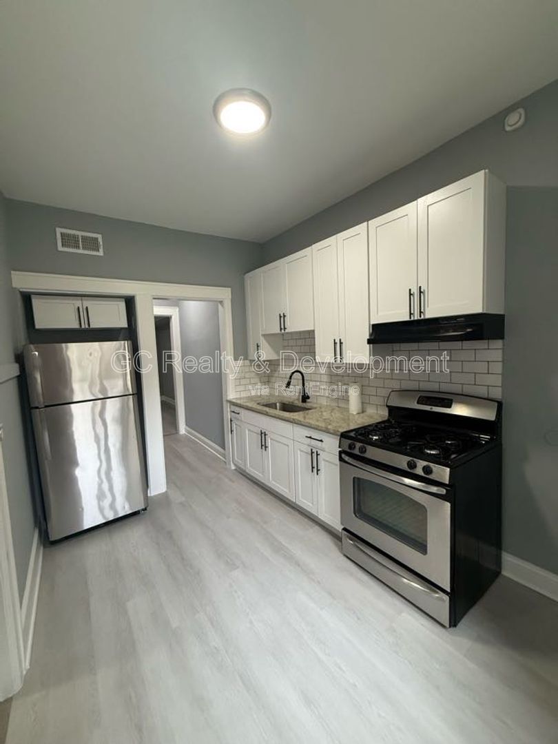 *** FRESHLY PAINTED / 4 BDRM - 2 BTH / PET FRIENDLY / ONLY PAY GAS & ELECTRIC *** property image