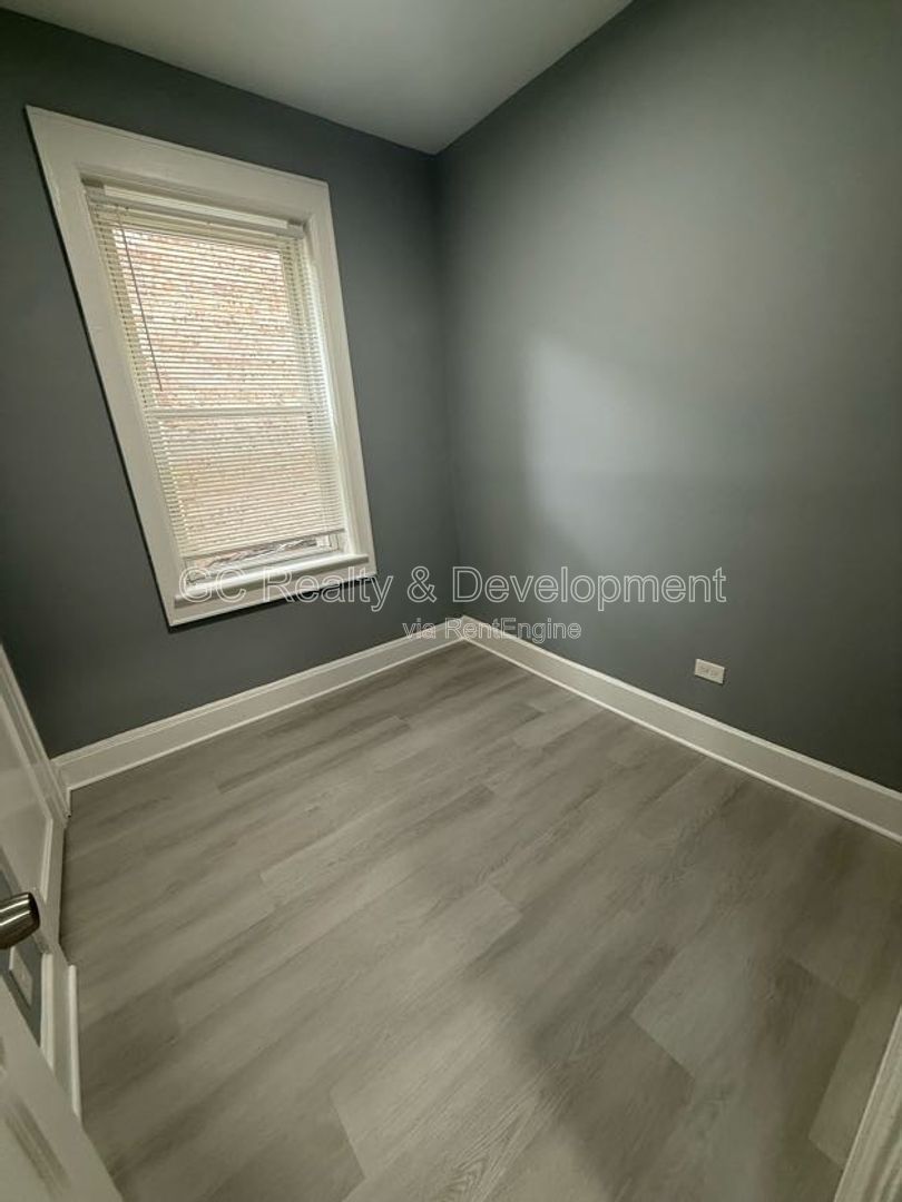 *** FRESHLY PAINTED / 4 BDRM - 2 BTH / PET FRIENDLY / ONLY PAY GAS & ELECTRIC *** property image