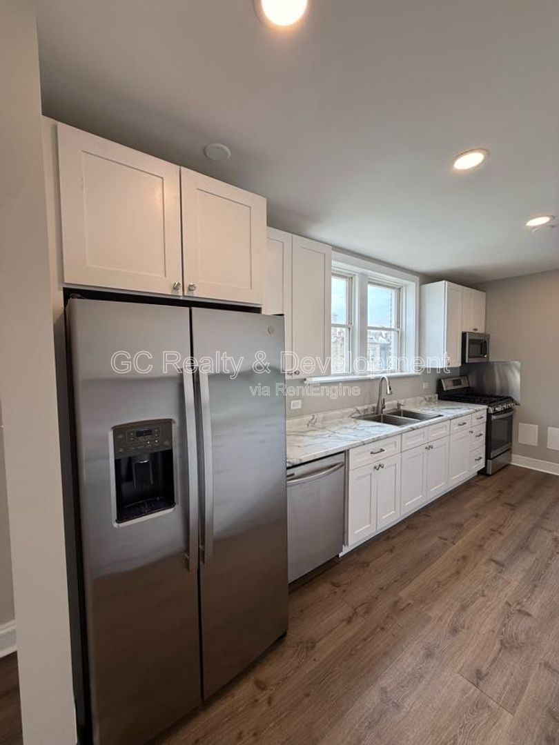 *** 3 BDRM - 1.5 BTH / RECENTLY REHABBED / ONLY PAY ELECTRIC / LAUNDRY ON SITE *** property image