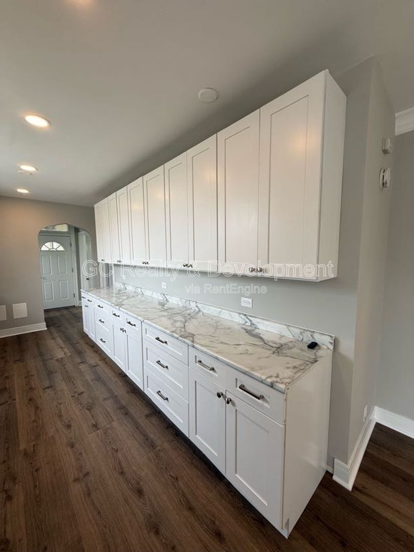 *** 3 BDRM - 1.5 BTH / RECENTLY REHABBED / ONLY PAY ELECTRIC / LAUNDRY ON SITE *** property image