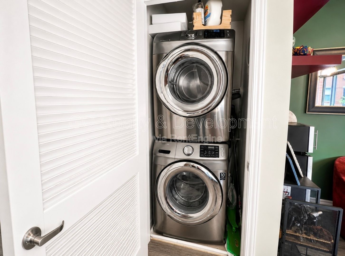 *** COMING SOON 8/01/26! / 3 BED 2 BATH TOWNHOUSE / LAUNDRY IN UNIT / PARKING INCLUDED *** property image