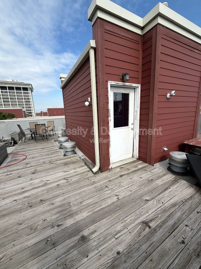 *** COMING SOON 8/01/26! / 3 BED 2 BATH TOWNHOUSE / LAUNDRY IN UNIT / PARKING INCLUDED *** property image