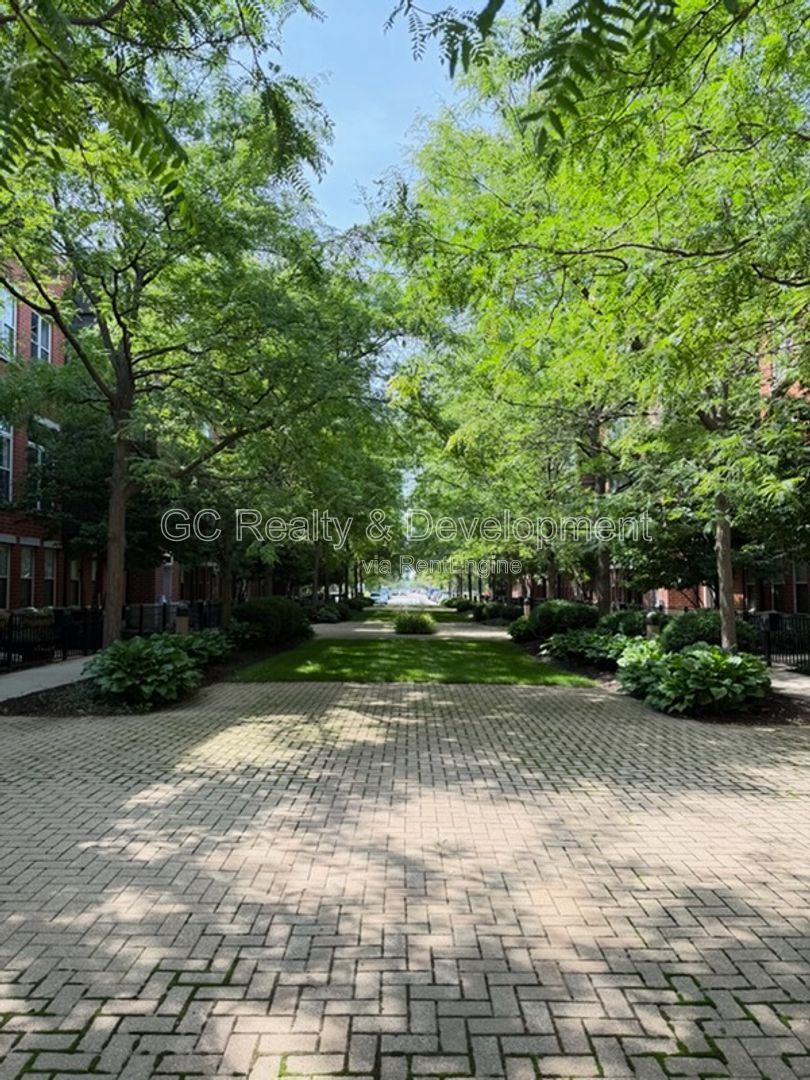 *** COMING SOON 8/01/26! / 3 BED 2 BATH TOWNHOUSE / LAUNDRY IN UNIT / PARKING INCLUDED *** property image