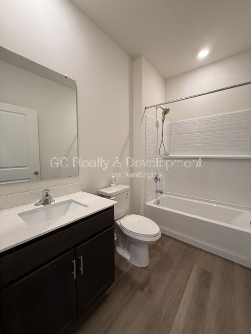 *** 3BR-2BA / RECENTLY UPDATED / SS APPLIANCES / IN-UNIT LAUNDRY / CENTRAL AIR / GARAGE *** property image