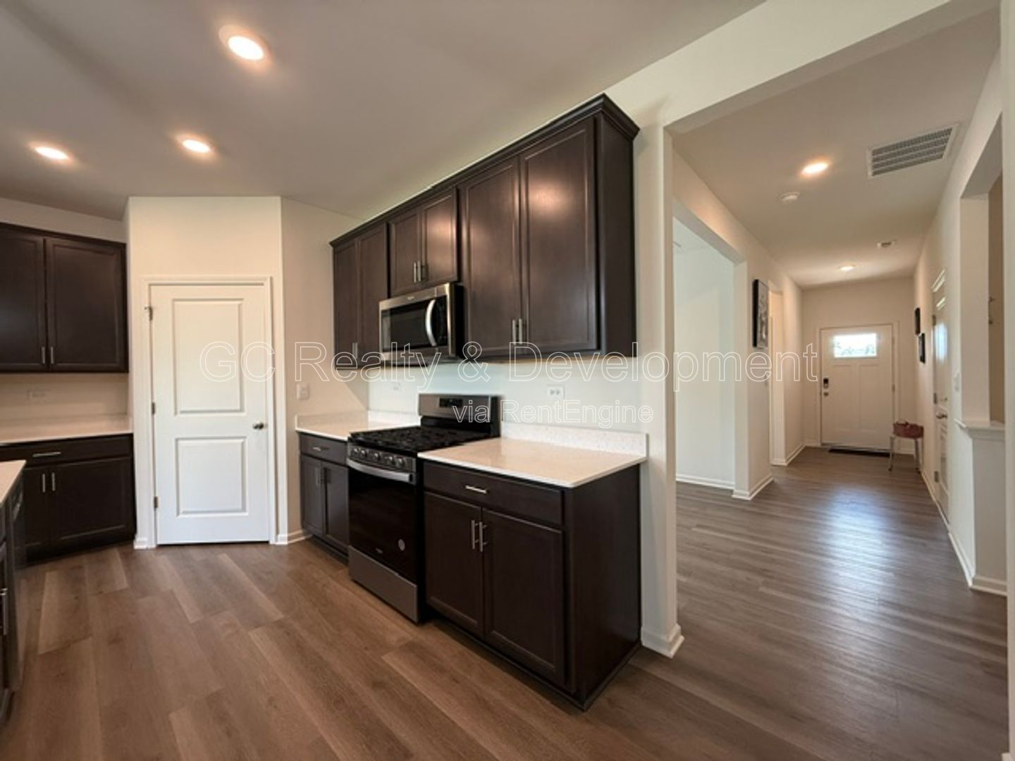 *** 3BR-2BA / RECENTLY UPDATED / SS APPLIANCES / IN-UNIT LAUNDRY / CENTRAL AIR / GARAGE *** property image
