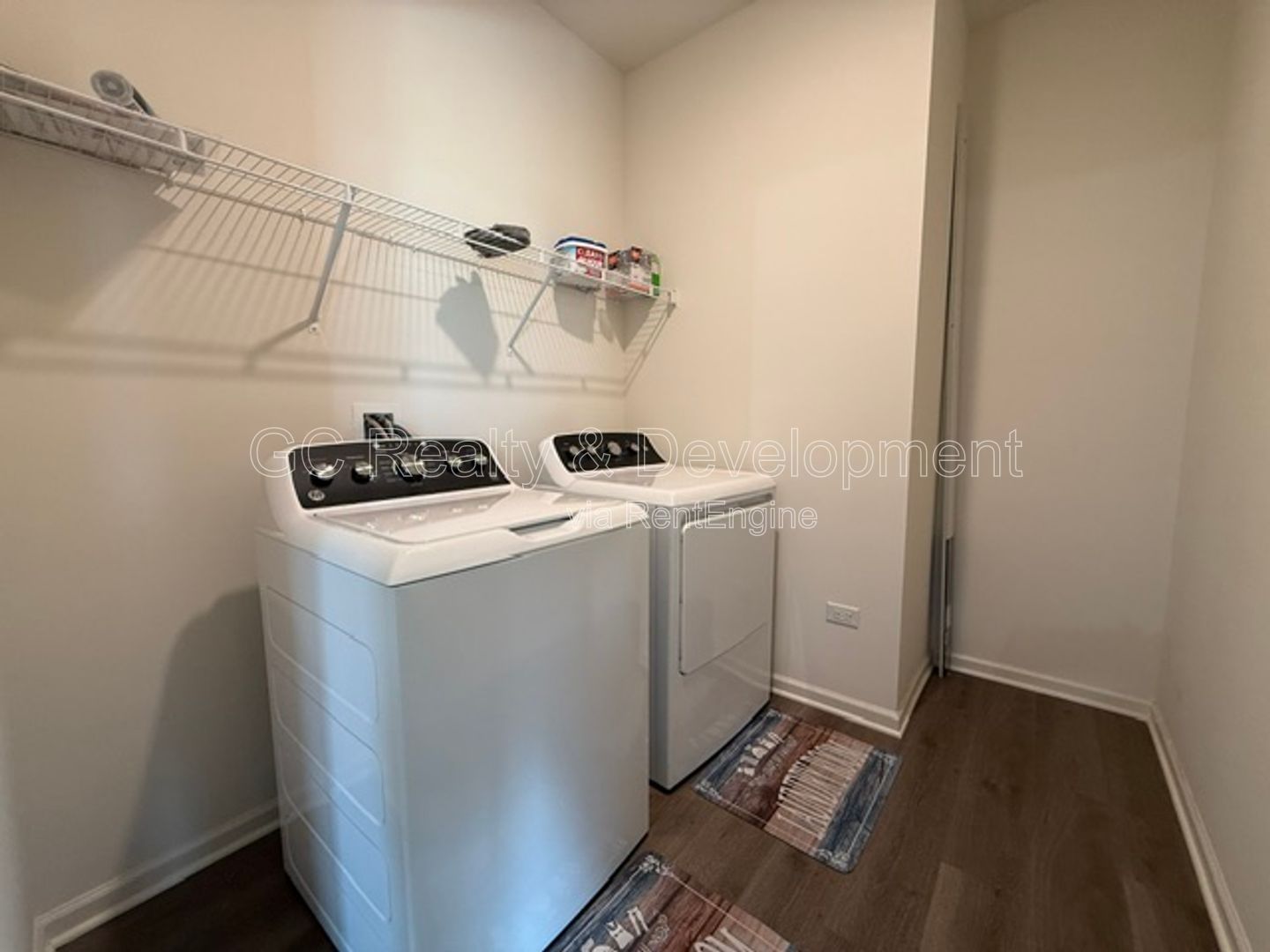 *** 3BR-2BA / RECENTLY UPDATED / SS APPLIANCES / IN-UNIT LAUNDRY / CENTRAL AIR / GARAGE *** property image