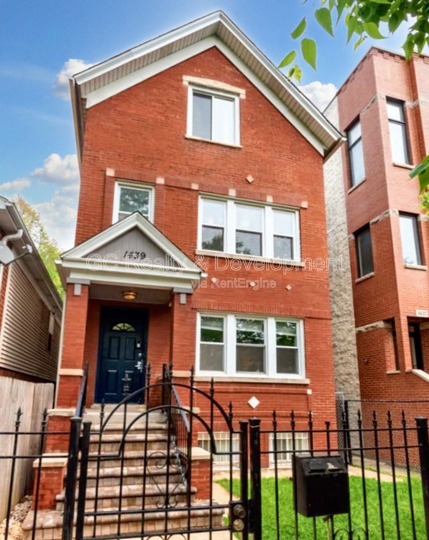 *** 3 BDRMS - 2 BTH / CENTRAL AIR / SS APPL / FREE LAUNDRY IN BUILDING *** property image