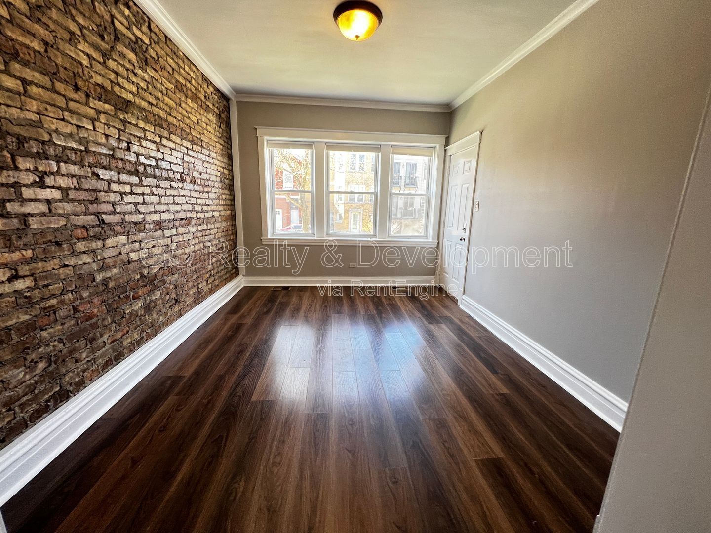 *** 3 BDRMS - 2 BTH / CENTRAL AIR / SS APPL / FREE LAUNDRY IN BUILDING *** property image