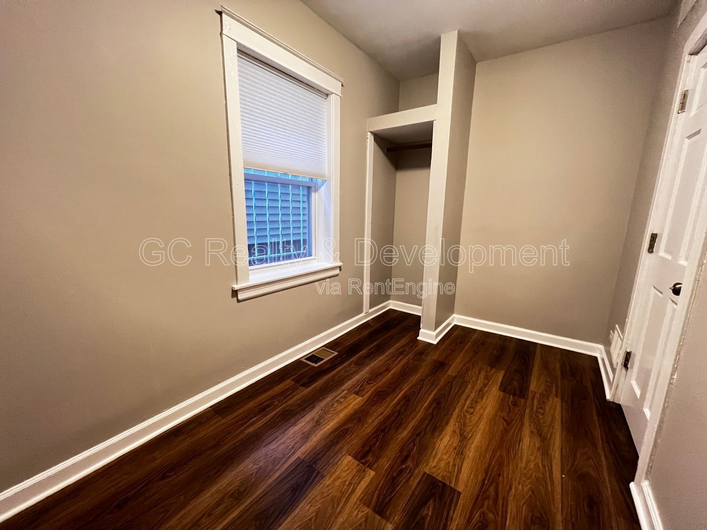 *** 3 BDRMS - 2 BTH / CENTRAL AIR / SS APPL / FREE LAUNDRY IN BUILDING *** property image