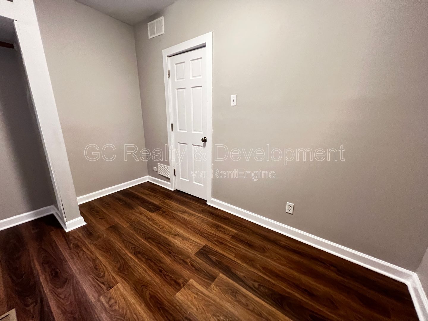 *** 3 BDRMS - 2 BTH / CENTRAL AIR / SS APPL / FREE LAUNDRY IN BUILDING *** property image