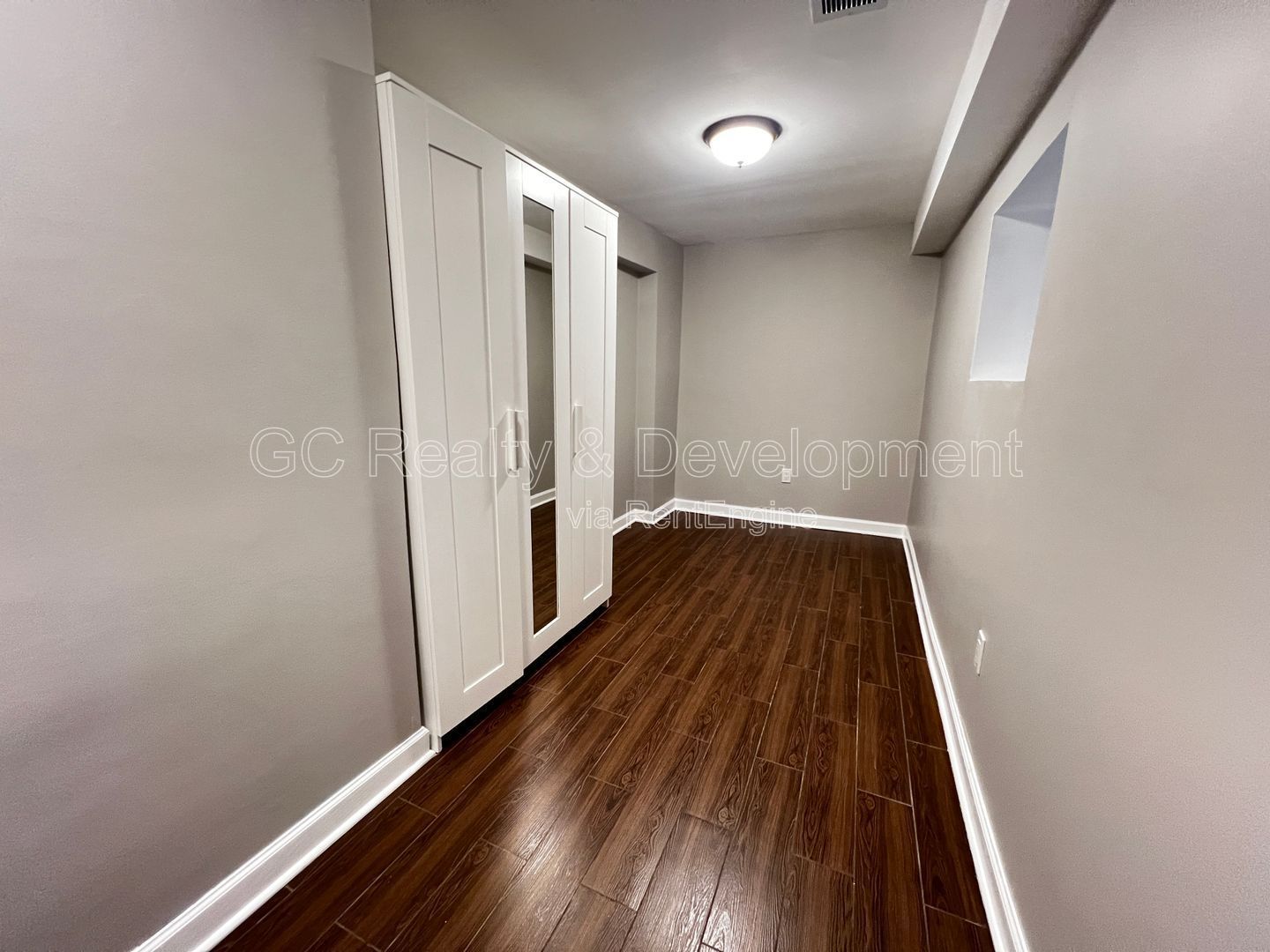 *** 3 BDRMS - 2 BTH / CENTRAL AIR / SS APPL / FREE LAUNDRY IN BUILDING *** property image