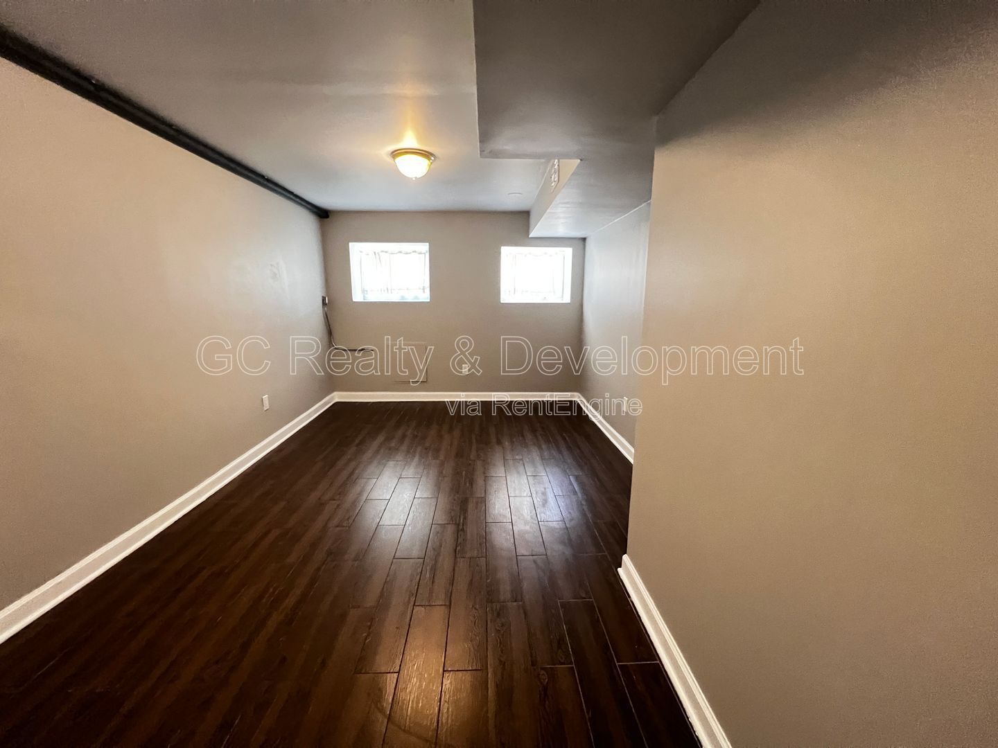 *** 3 BDRMS - 2 BTH / CENTRAL AIR / SS APPL / FREE LAUNDRY IN BUILDING *** property image