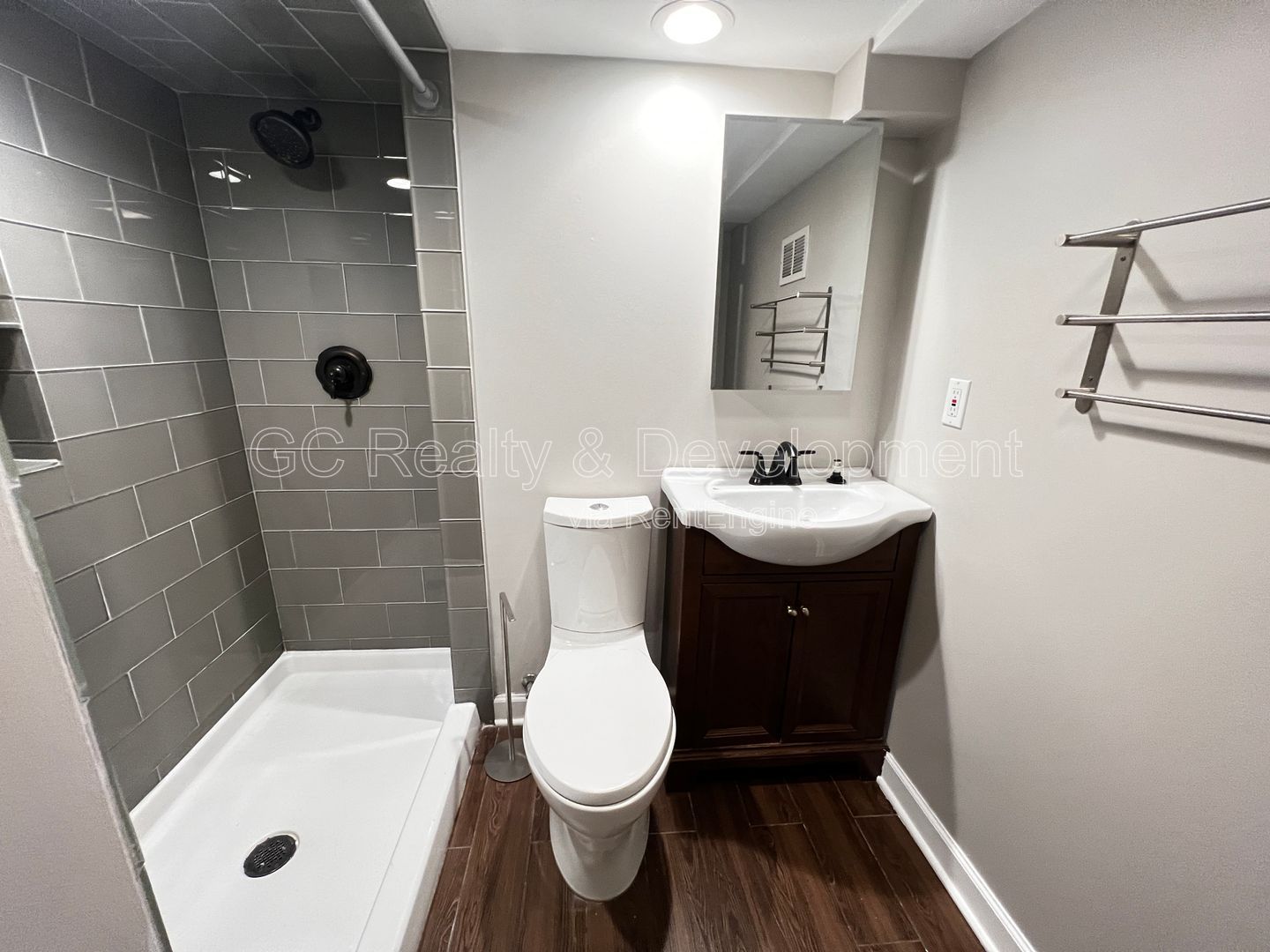 *** 3 BDRMS - 2 BTH / CENTRAL AIR / SS APPL / FREE LAUNDRY IN BUILDING *** property image