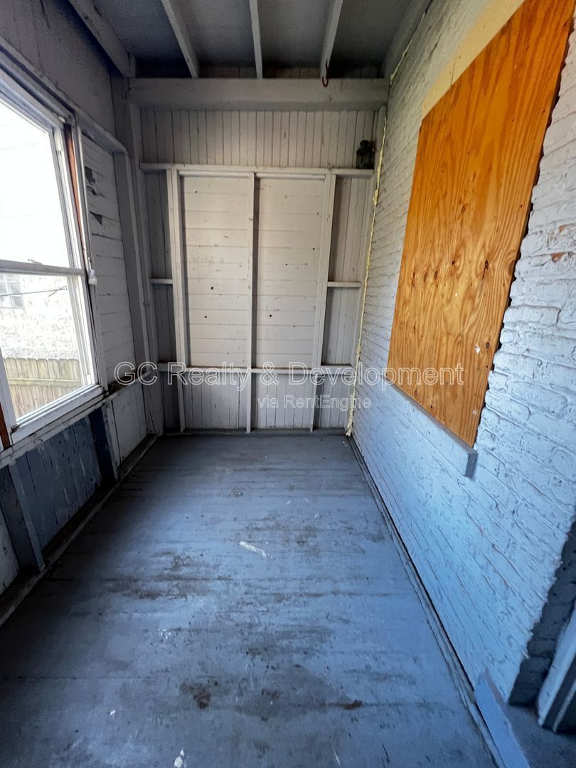 *** 3 BDRMS - 2 BTH / CENTRAL AIR / SS APPL / FREE LAUNDRY IN BUILDING *** property image