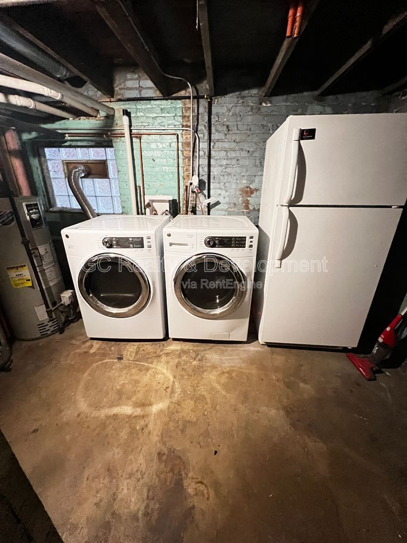 *** 3 BDRMS - 2 BTH / CENTRAL AIR / SS APPL / FREE LAUNDRY IN BUILDING *** property image