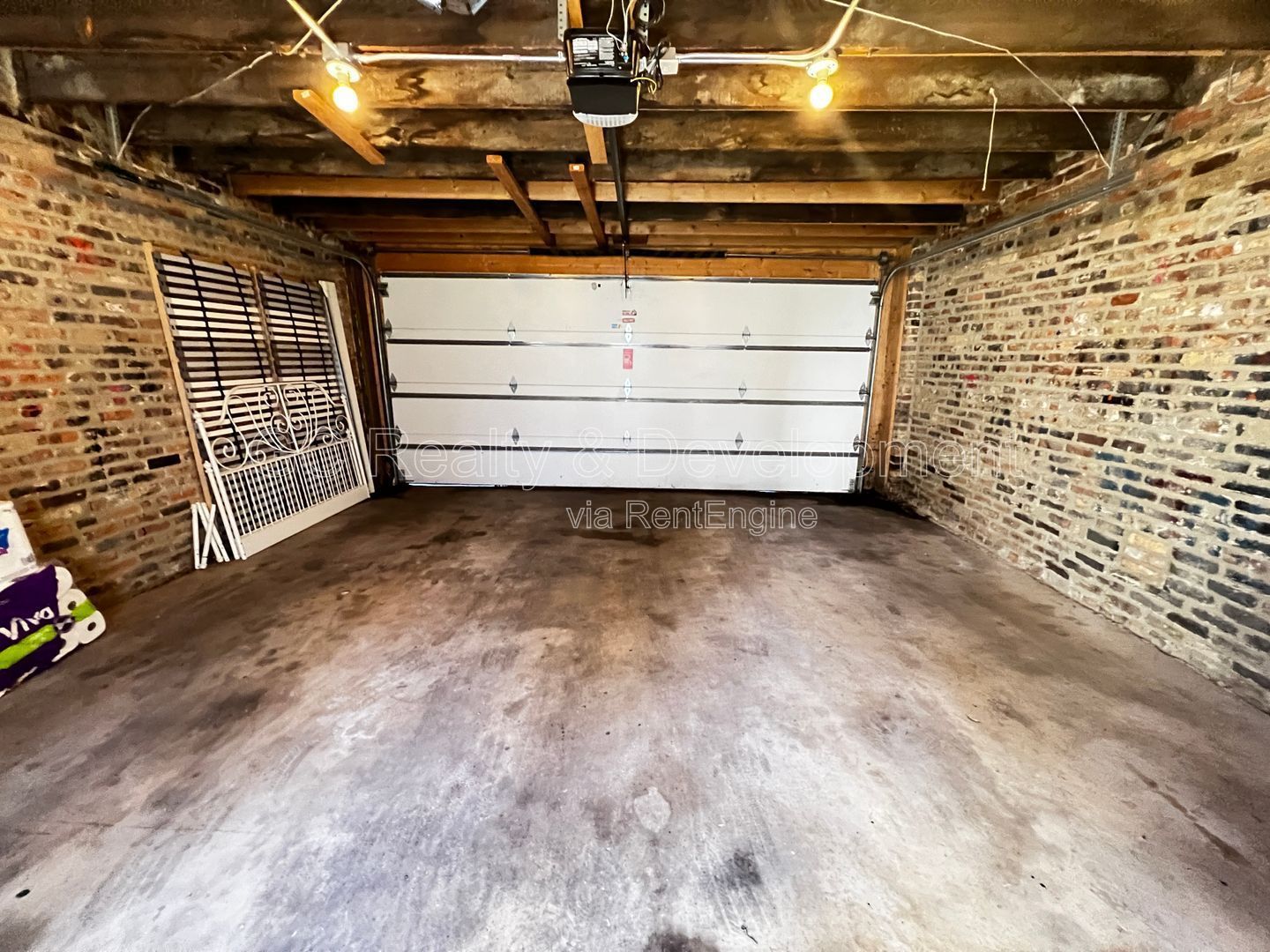 *** 3 BDRMS - 2 BTH / CENTRAL AIR / SS APPL / FREE LAUNDRY IN BUILDING *** property image