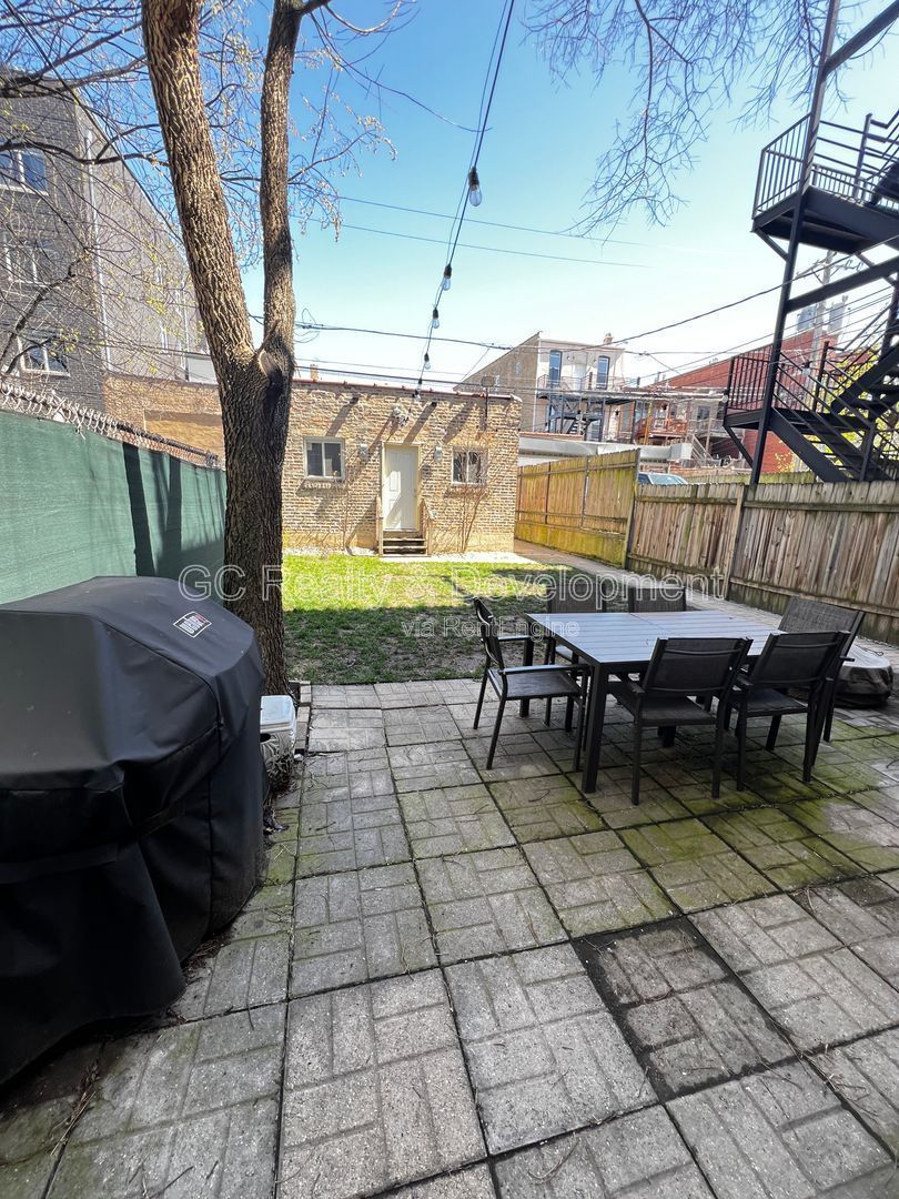 *** 3 BDRMS - 2 BTH / CENTRAL AIR / SS APPL / FREE LAUNDRY IN BUILDING *** property image