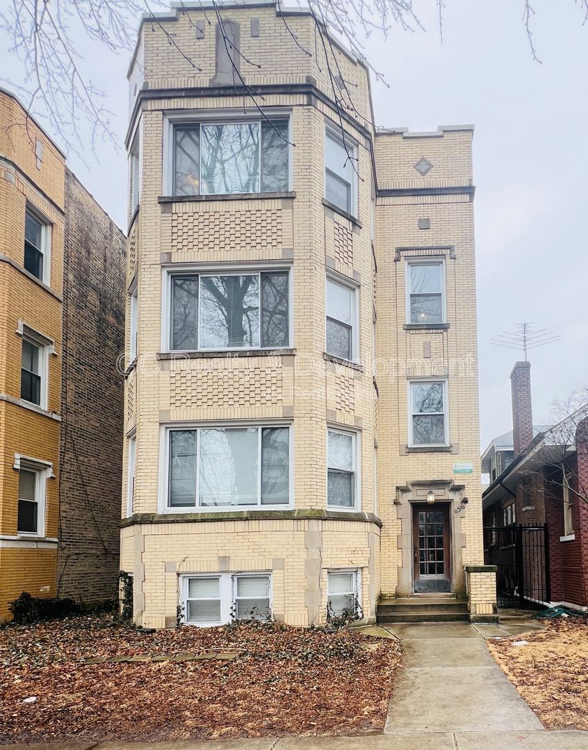 ***W&D IN UNIT / GARAGE PARKING AVAIL / FIN BASEMENT / PET FRIENDLY / SHOPPING & RESTAURANTS NEARBY *** property image