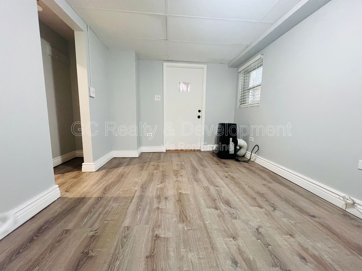 ***W&D IN UNIT / GARAGE PARKING AVAIL / FIN BASEMENT / PET FRIENDLY / SHOPPING & RESTAURANTS NEARBY *** property image