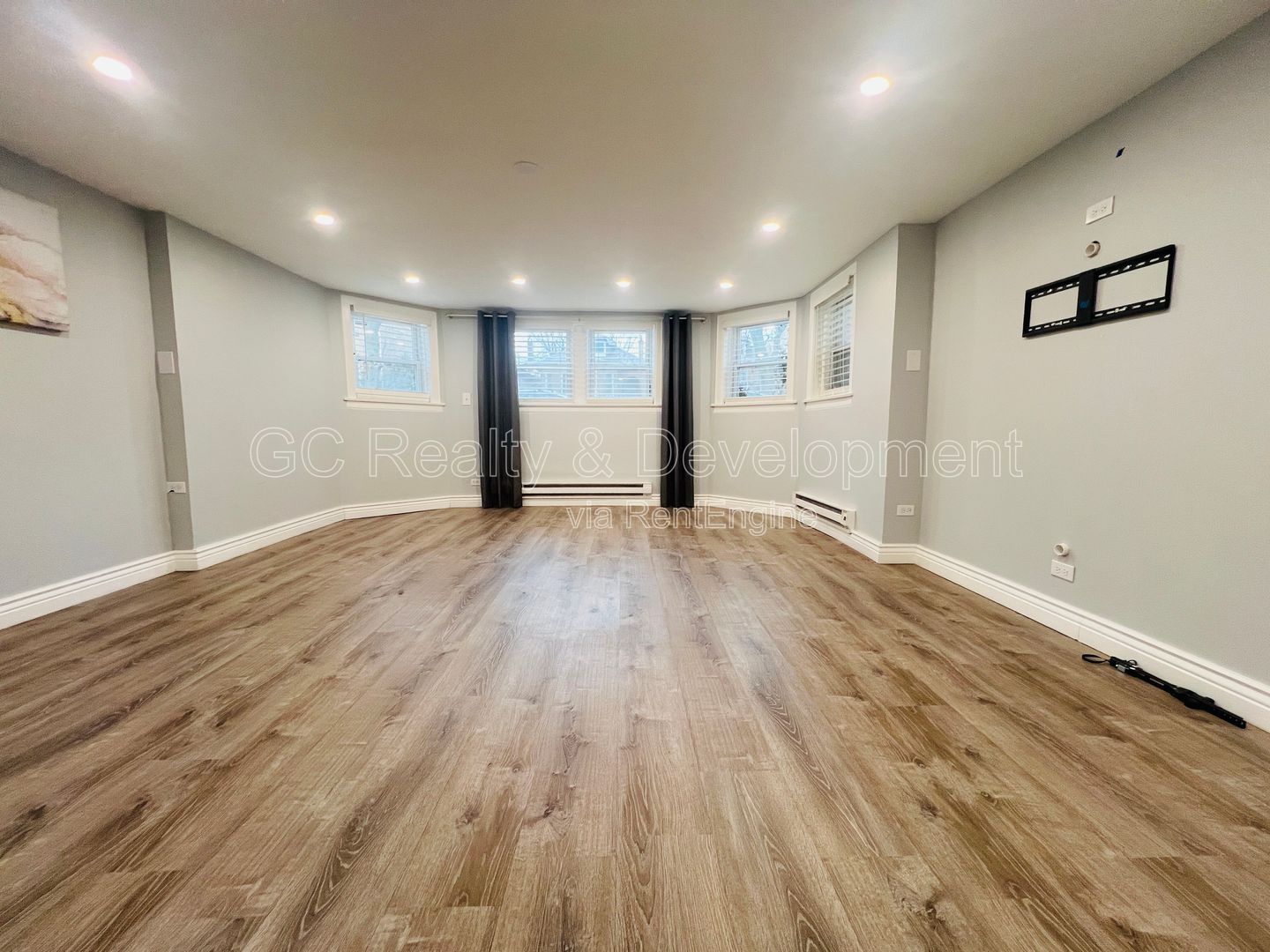 ***W&D IN UNIT / GARAGE PARKING AVAIL / FIN BASEMENT / PET FRIENDLY / SHOPPING & RESTAURANTS NEARBY *** property image