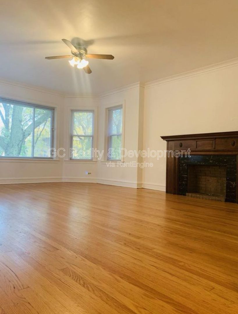 *** 3 BDRM - 1.5 BATH / IN UNIT LAUNDRY / GARAGE PARKING / PET FRIENDLY / CENTRAL AC *** property image