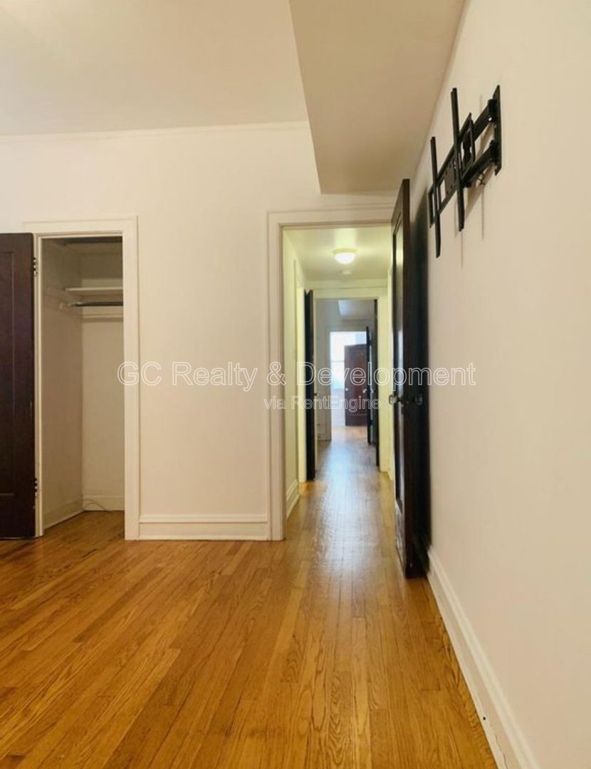 *** 3 BDRM - 1.5 BATH / IN UNIT LAUNDRY / GARAGE PARKING / PET FRIENDLY / CENTRAL AC *** property image