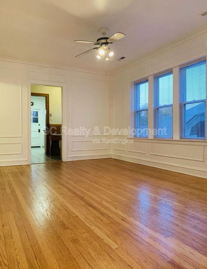 *** 3 BDRM - 1.5 BATH / IN UNIT LAUNDRY / GARAGE PARKING / PET FRIENDLY / CENTRAL AC *** property image