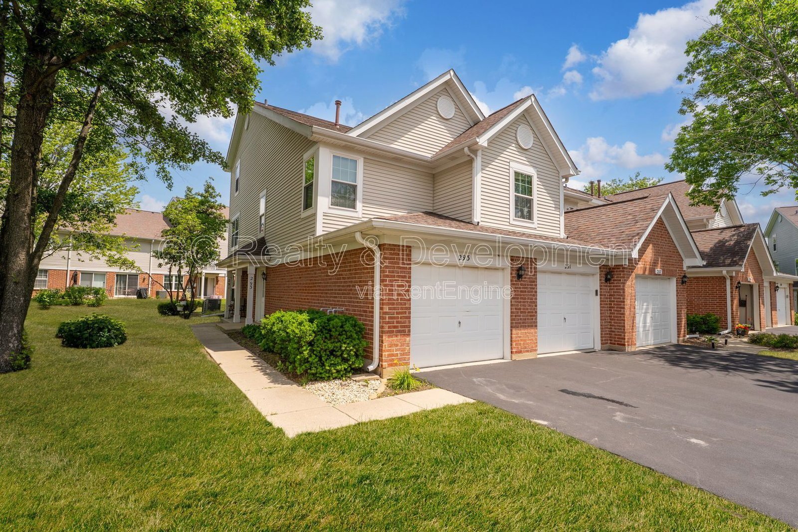 *** CUL-DE-SAC TOWNHOME / ATTACHED GARAGE / TRANSIT NEARBY / W& IN UNIT *** property image