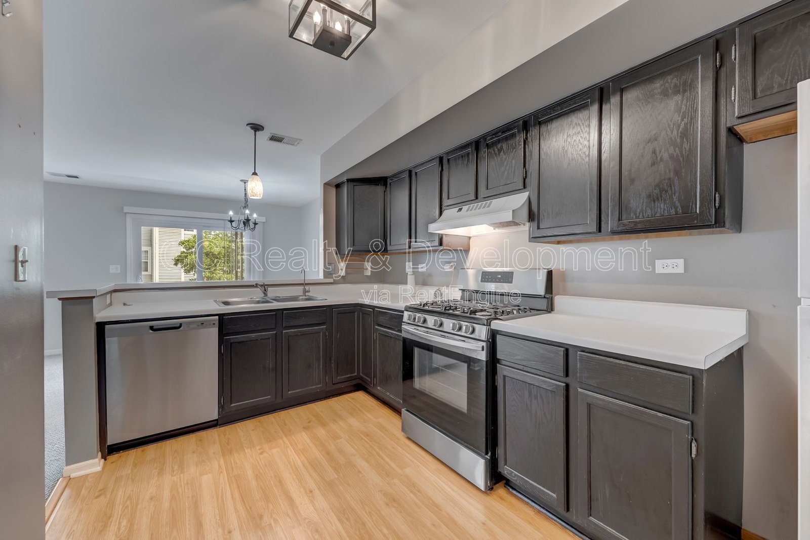 *** CUL-DE-SAC TOWNHOME / ATTACHED GARAGE / TRANSIT NEARBY / W& IN UNIT *** property image