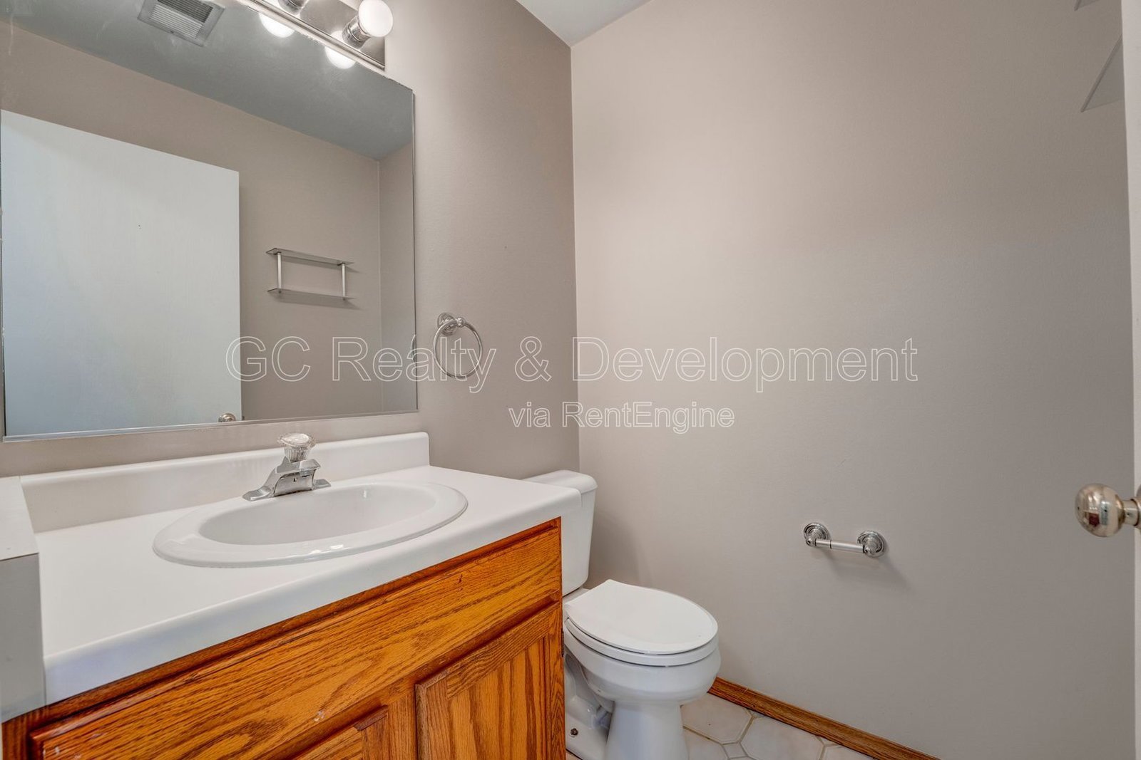 *** CUL-DE-SAC TOWNHOME / ATTACHED GARAGE / TRANSIT NEARBY / W& IN UNIT *** property image