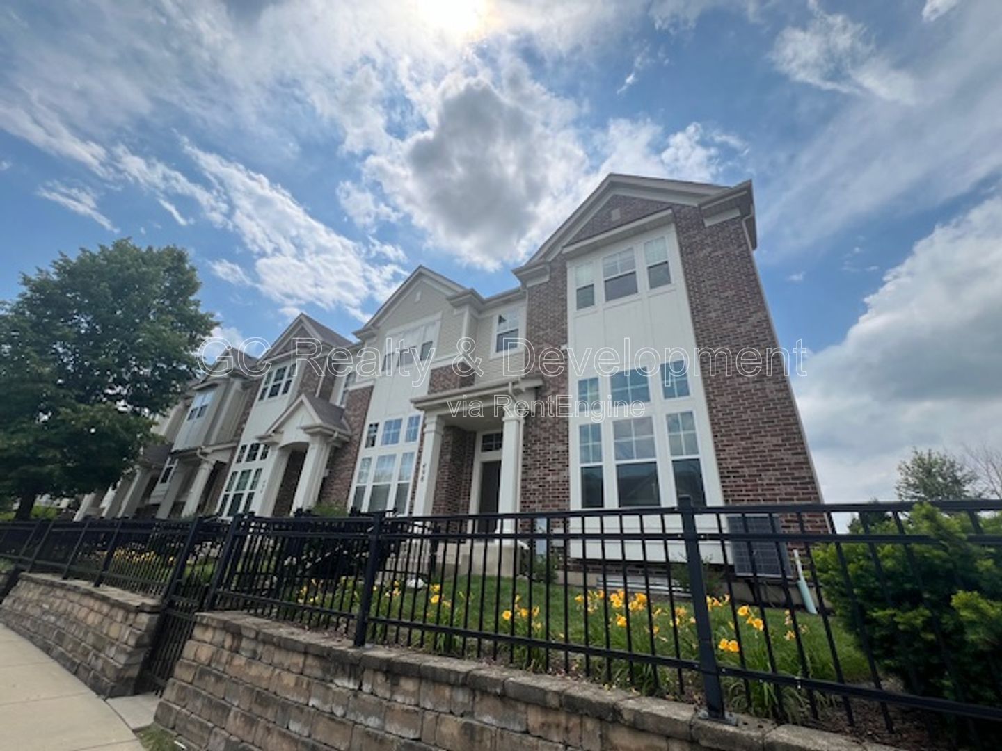 ***COMING SOON 8-1-26! / 3BDRM - 2.5BTH / END UNIT / SS APPLIANCES / 2ND FLOOR LAUNDRY / LOWER-LEVEL BONUS ROOM*** property image