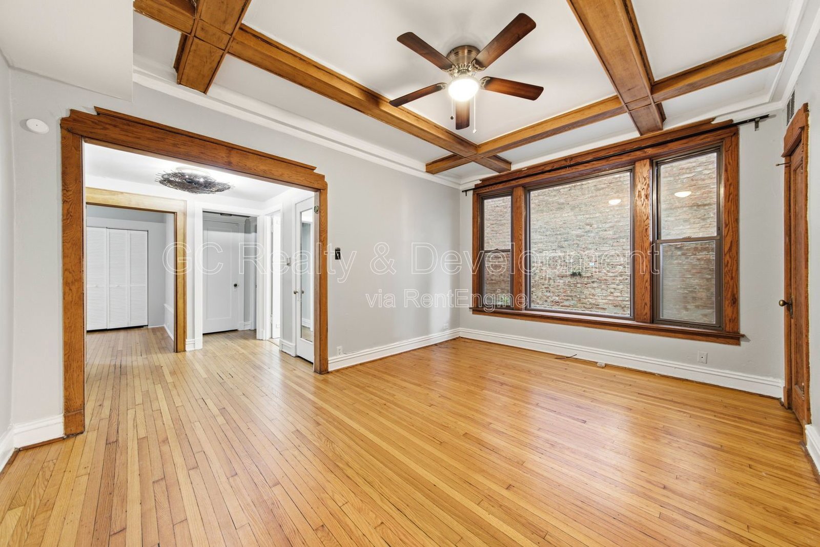 *** 2BR - 1BA / HARDWOOD FLOORS / LARGE CLOSETS / PET FRIENDLY / COMMUTER FRIENDLY *** property image