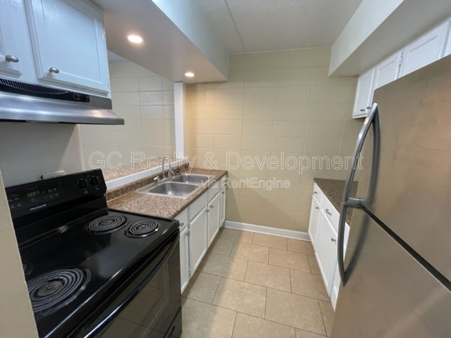 *** AVAILABLE 07/21/25! / CRYSTAL LAKE LOCATION / 2 BDRM / 1 BTH / APPLIANCES INCL / TENANT ONLY PAYS ELECTRIC *** property image