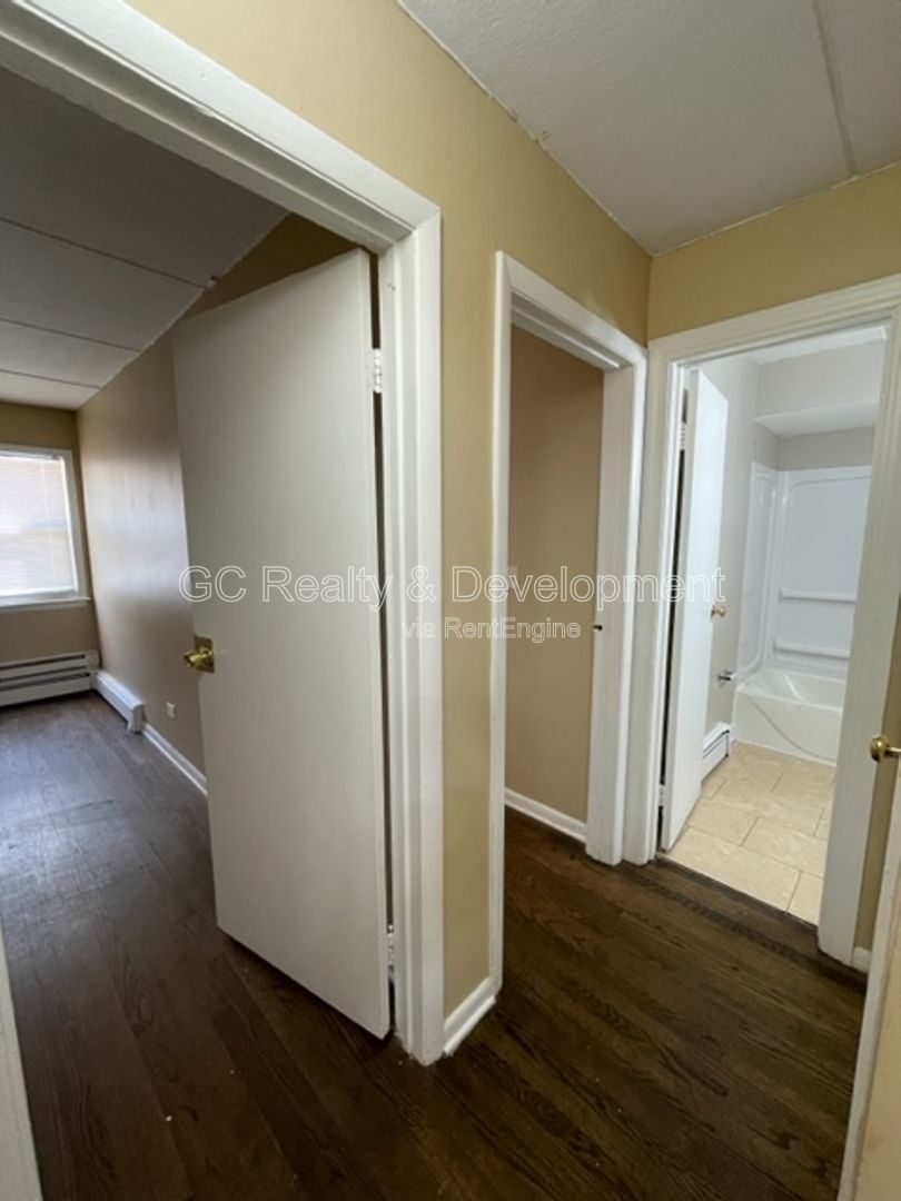 *** AVAILABLE 07/21/25! / CRYSTAL LAKE LOCATION / 2 BDRM / 1 BTH / APPLIANCES INCL / TENANT ONLY PAYS ELECTRIC *** property image