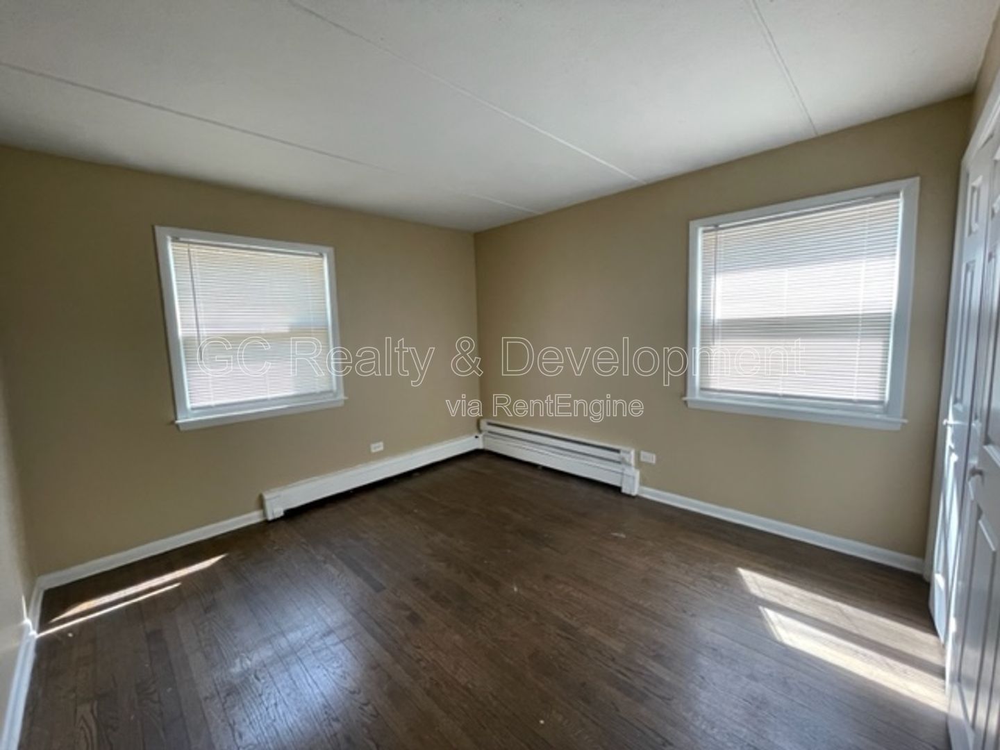 *** AVAILABLE 07/21/25! / CRYSTAL LAKE LOCATION / 2 BDRM / 1 BTH / APPLIANCES INCL / TENANT ONLY PAYS ELECTRIC *** property image