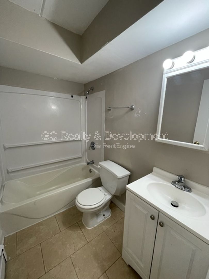 *** AVAILABLE 07/21/25! / CRYSTAL LAKE LOCATION / 2 BDRM / 1 BTH / APPLIANCES INCL / TENANT ONLY PAYS ELECTRIC *** property image