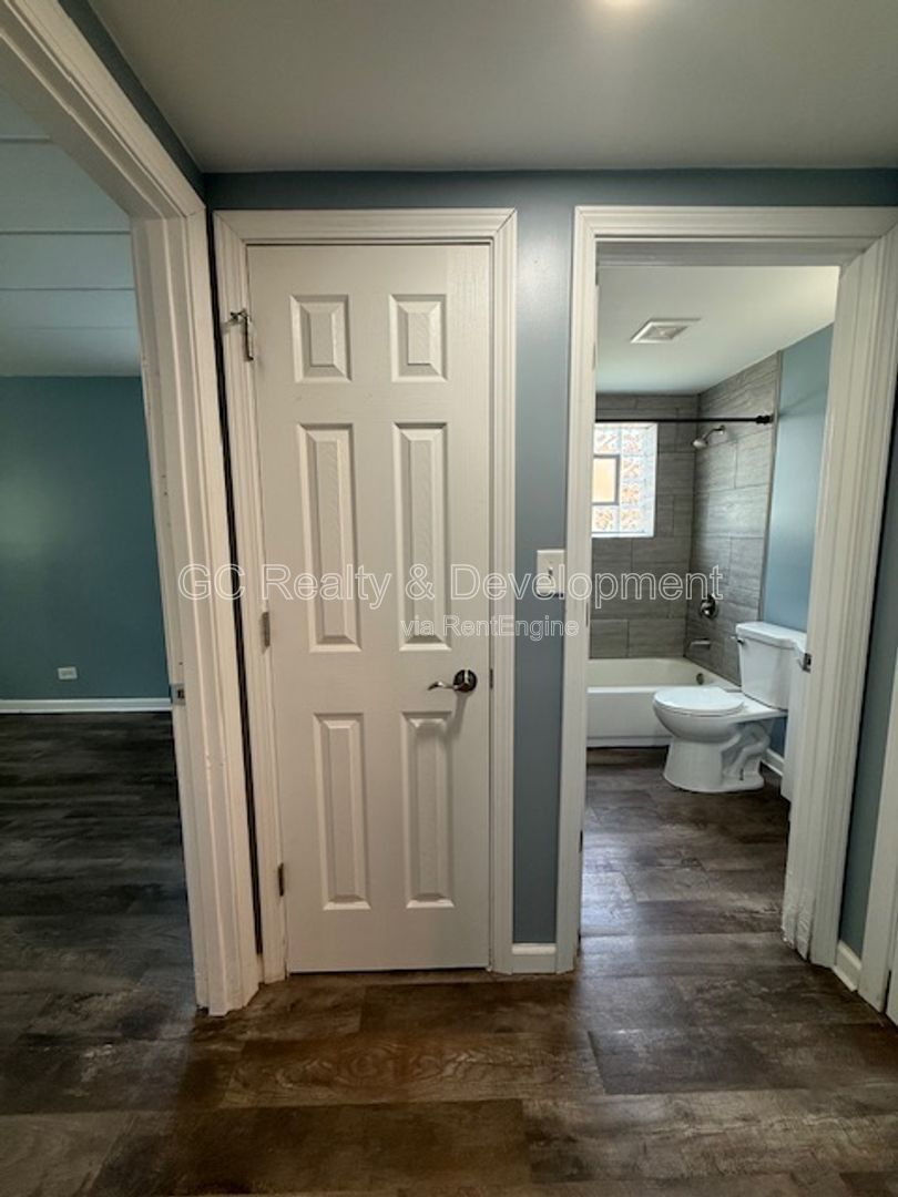 *** FULLY UPDATED / 1 BDRM / FIRST FLOOR UNIT / NEW APPLIANCES INCL / ONE PARKING SPACE*** property image