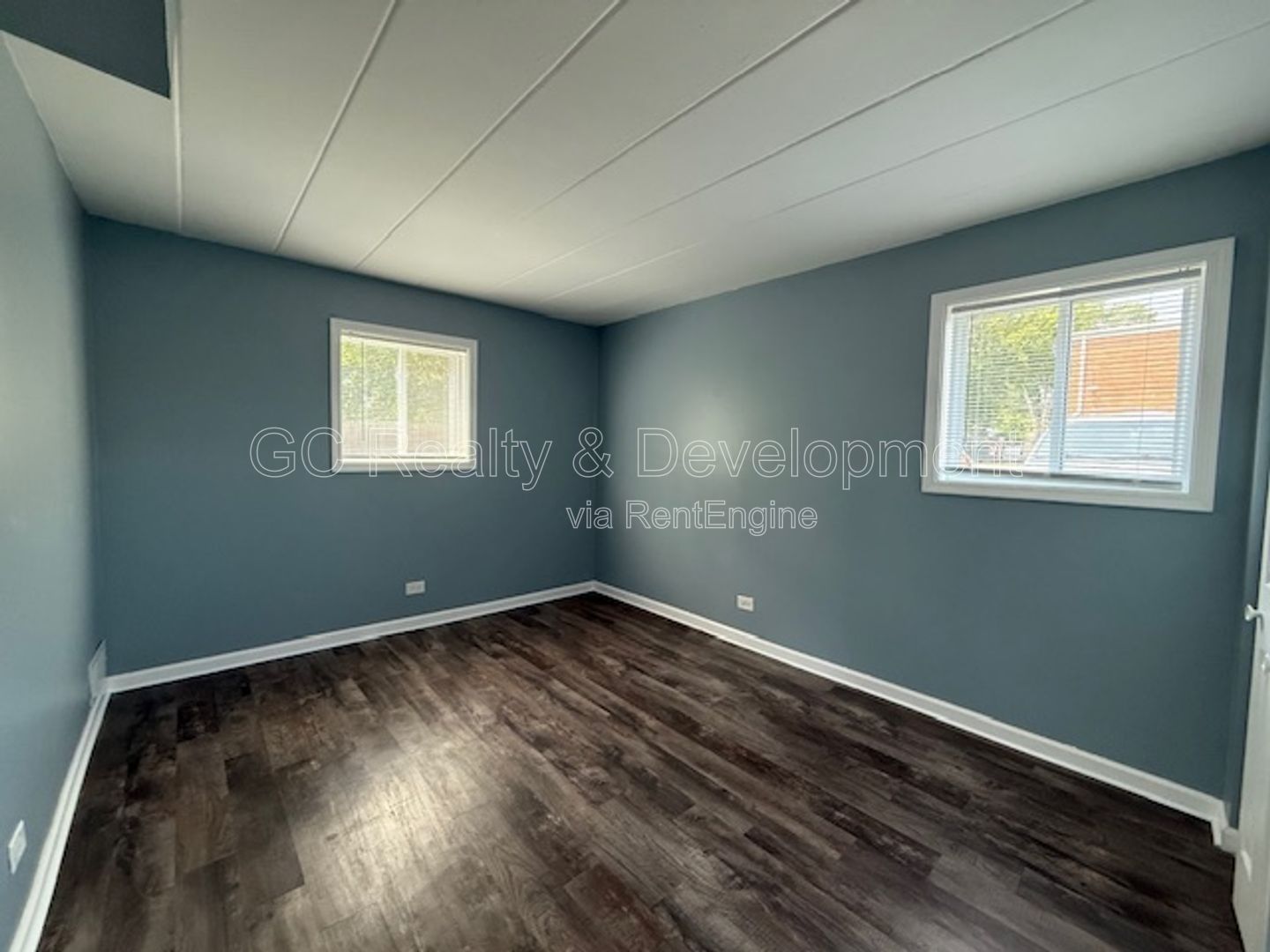 *** FULLY UPDATED / 1 BDRM / FIRST FLOOR UNIT / NEW APPLIANCES INCL / ONE PARKING SPACE*** property image