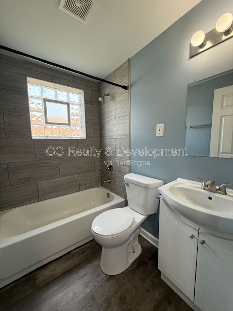 *** FULLY UPDATED / 1 BDRM / FIRST FLOOR UNIT / NEW APPLIANCES INCL / ONE PARKING SPACE*** property image