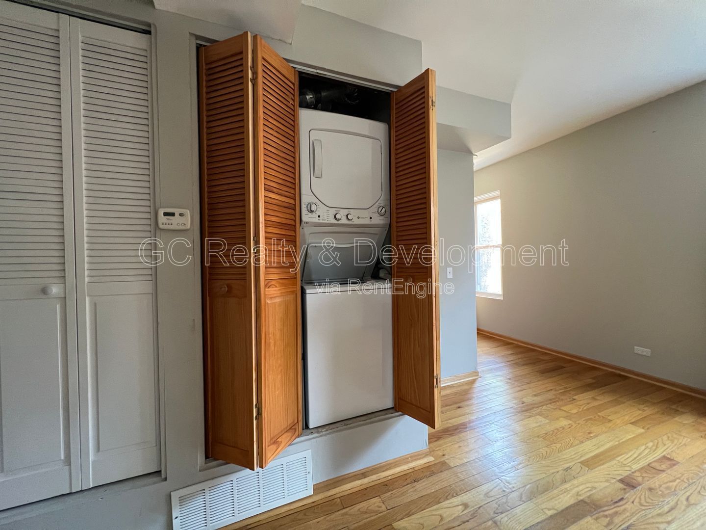 *** AVAILABLE 8/15/26! / LINCOLN PARK LOCATION / 2 BDRM / SS APPL / WASHER & DRYER IN UNIT / PARKING SPACE INCL*** property image