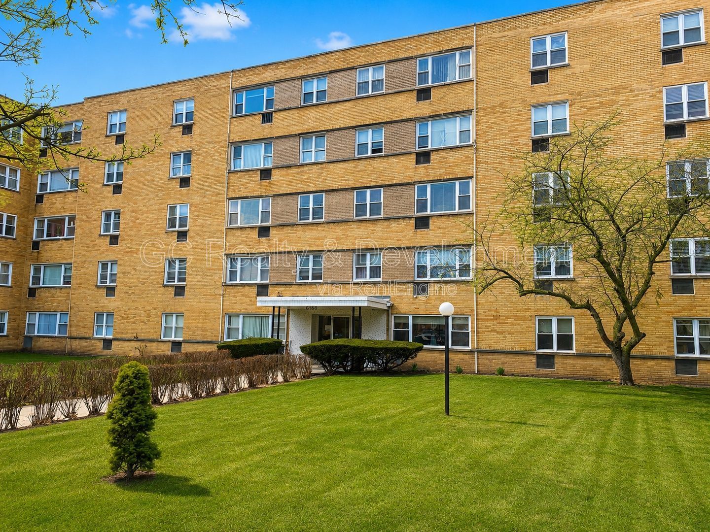 ***AVAILABLE 8-15-26! / TOP FLOOR / TENANT PAYS ELECTRIC ONLY / 2 BDRM - 1 BTH / APPL INCL / LAUNDY IN BUILDING*** property image
